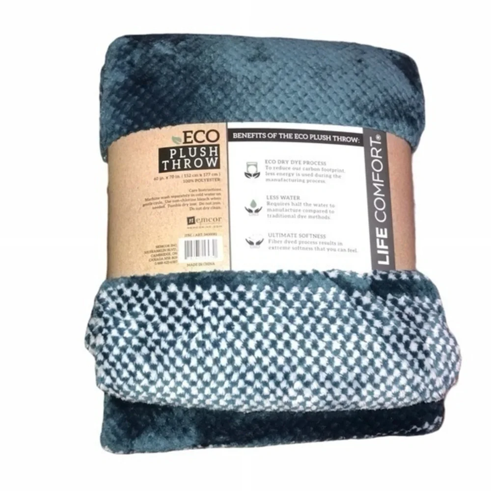 ECO Plush Throw - Forrest Green and Ivory
